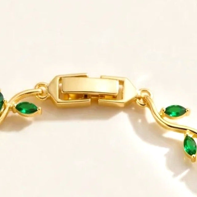 Close view of the fold over clasp on the green tulip bracelet